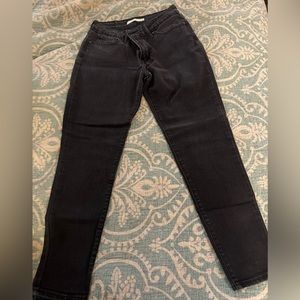 Women’s skinny Levis size 27